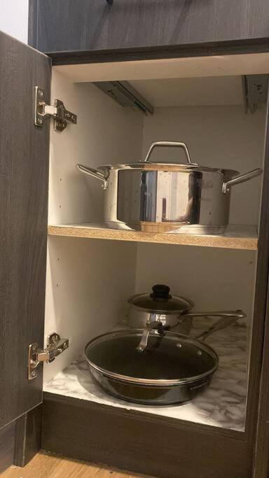 Pebbles' Cozy 2Bed Basement Suite - Near Downtown Едмънтън Екстериор снимка